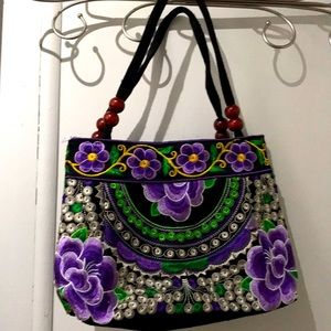 ☀️3/$25 sale☀️ Cute embroidered purse
